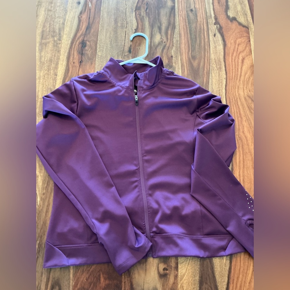 NWOT Women’s Hind Athletic Cropped Plum Zip Up Lightweight Jacket. Size Lg